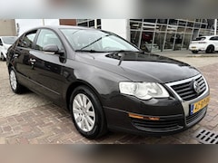 Volkswagen Passat - 1.6 FSI Trendline