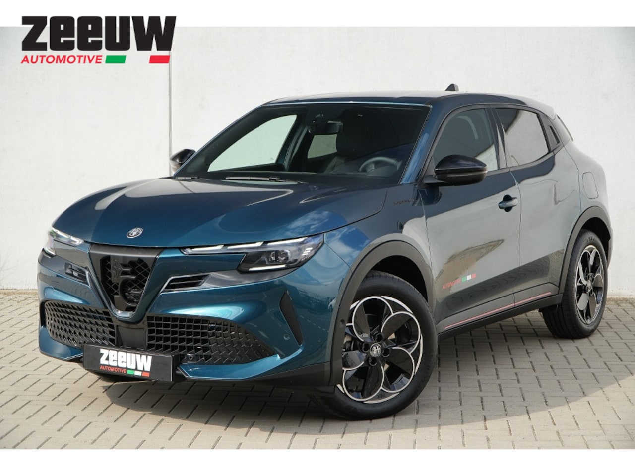 Alfa Romeo Junior - Elettrica Speciale 54 kWh | Boek nu uw proefrit - AutoWereld.nl