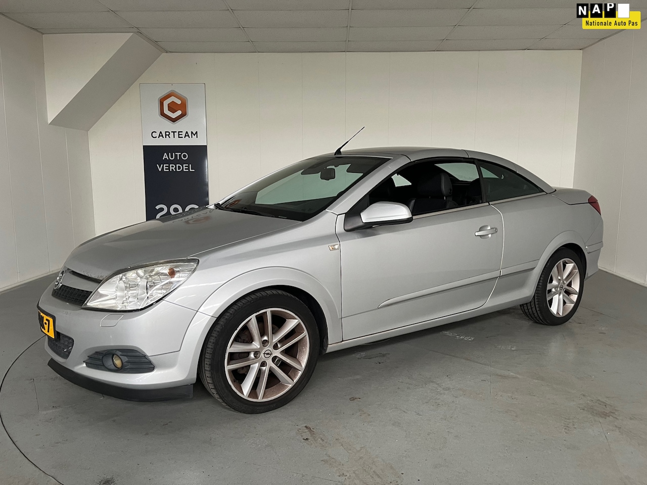 Opel Astra TwinTop - 1.8 Cosmo Airco, LMV, Lederen beklseding - AutoWereld.nl