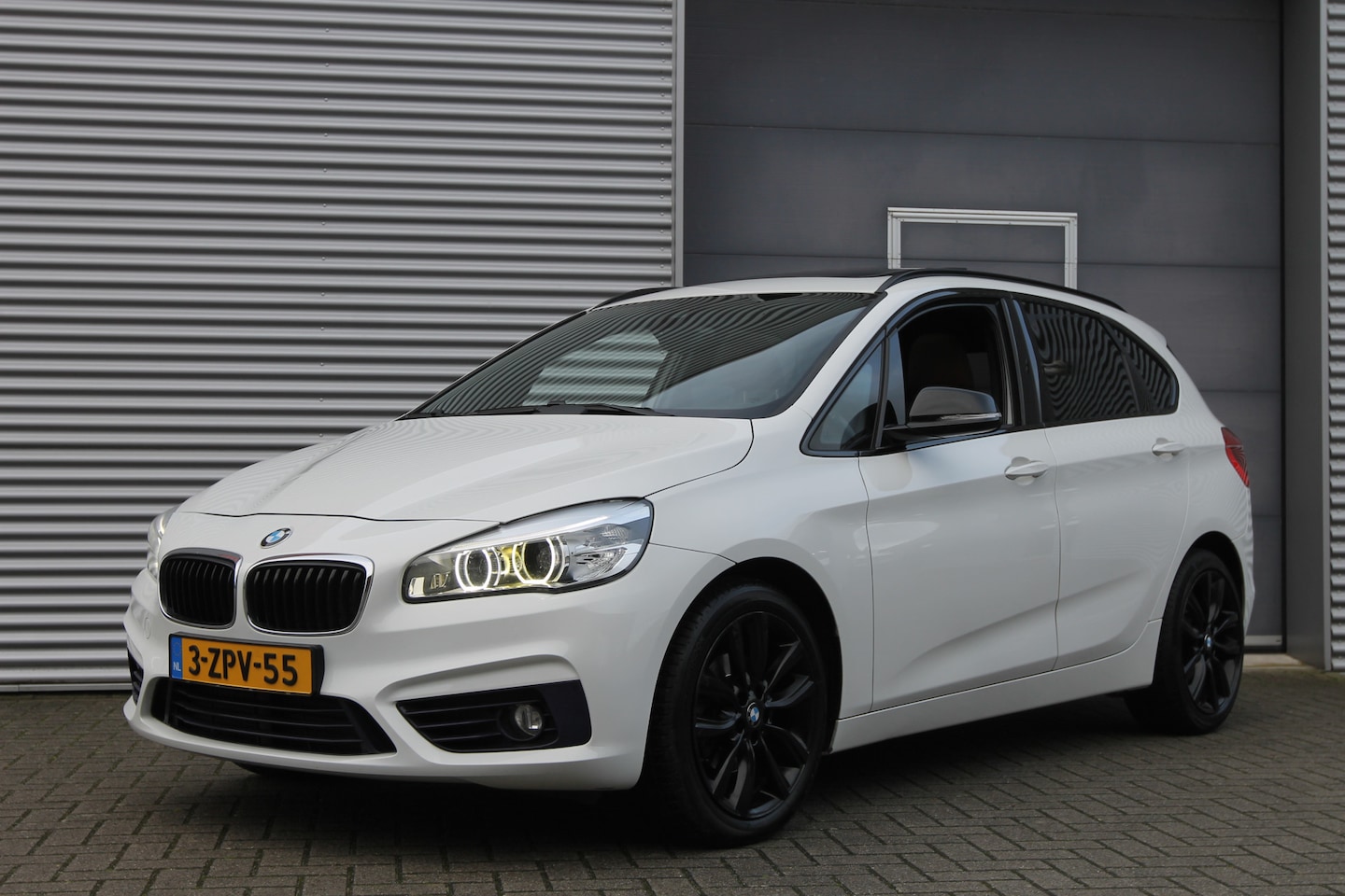 BMW 2-serie Active Tourer - 218d High Executive I AUT. I SPORT-LINE I PANO.DAK I LEDER I NAVI I HUD - AutoWereld.nl