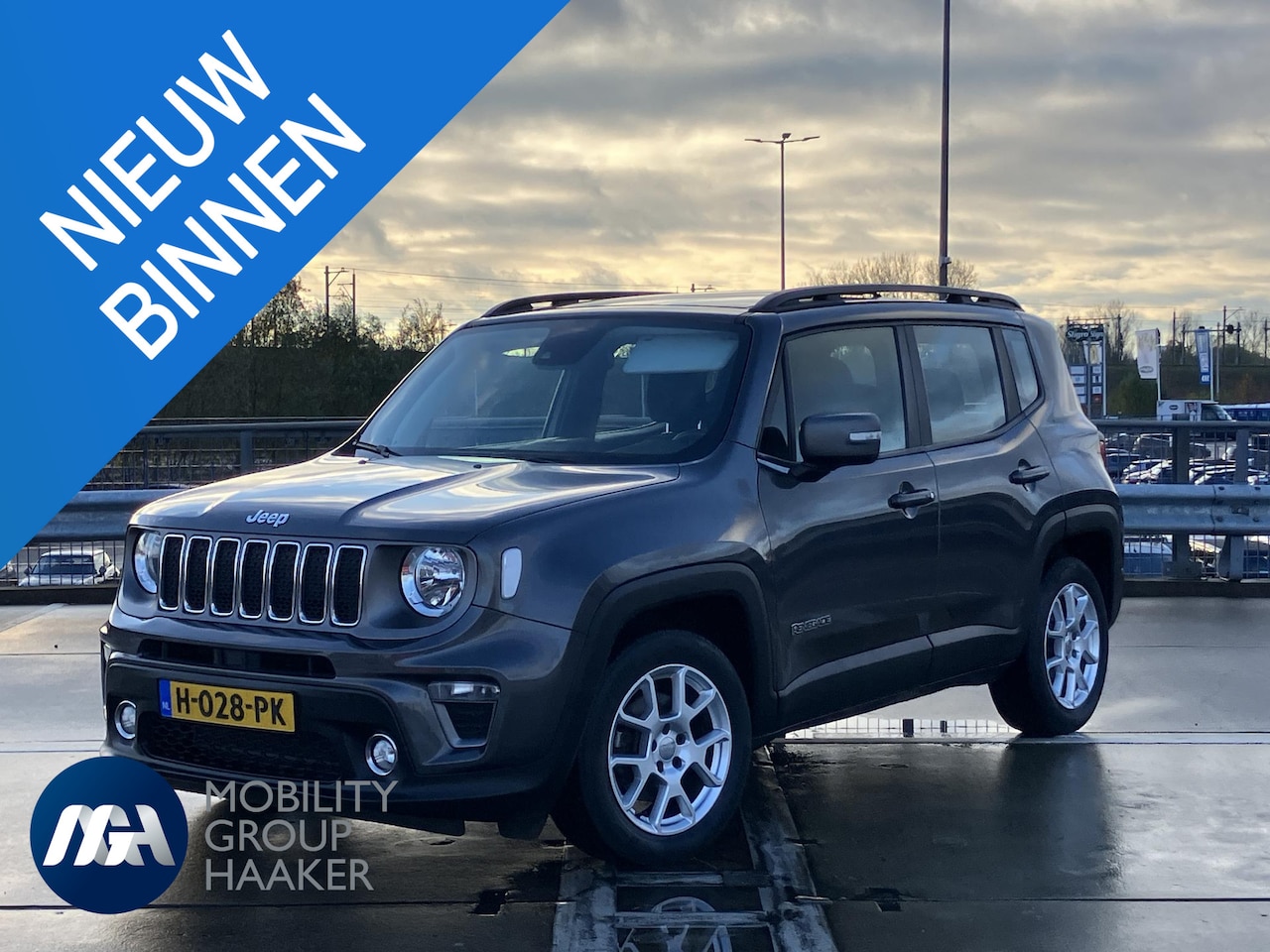 Jeep Renegade - 1.3T 150pk Limited Automaat / Schuifdak / Trekhaak - AutoWereld.nl