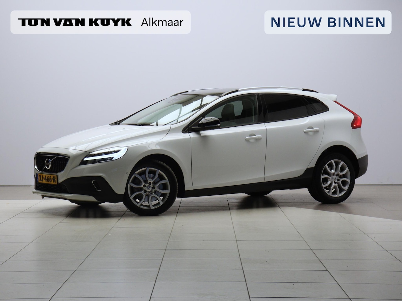 Volvo V40 Cross Country - 1.5 T3 Edition+ / Keyless / Premium Audio / Stoelverwarming / Getint glas achter / Navigat - AutoWereld.nl