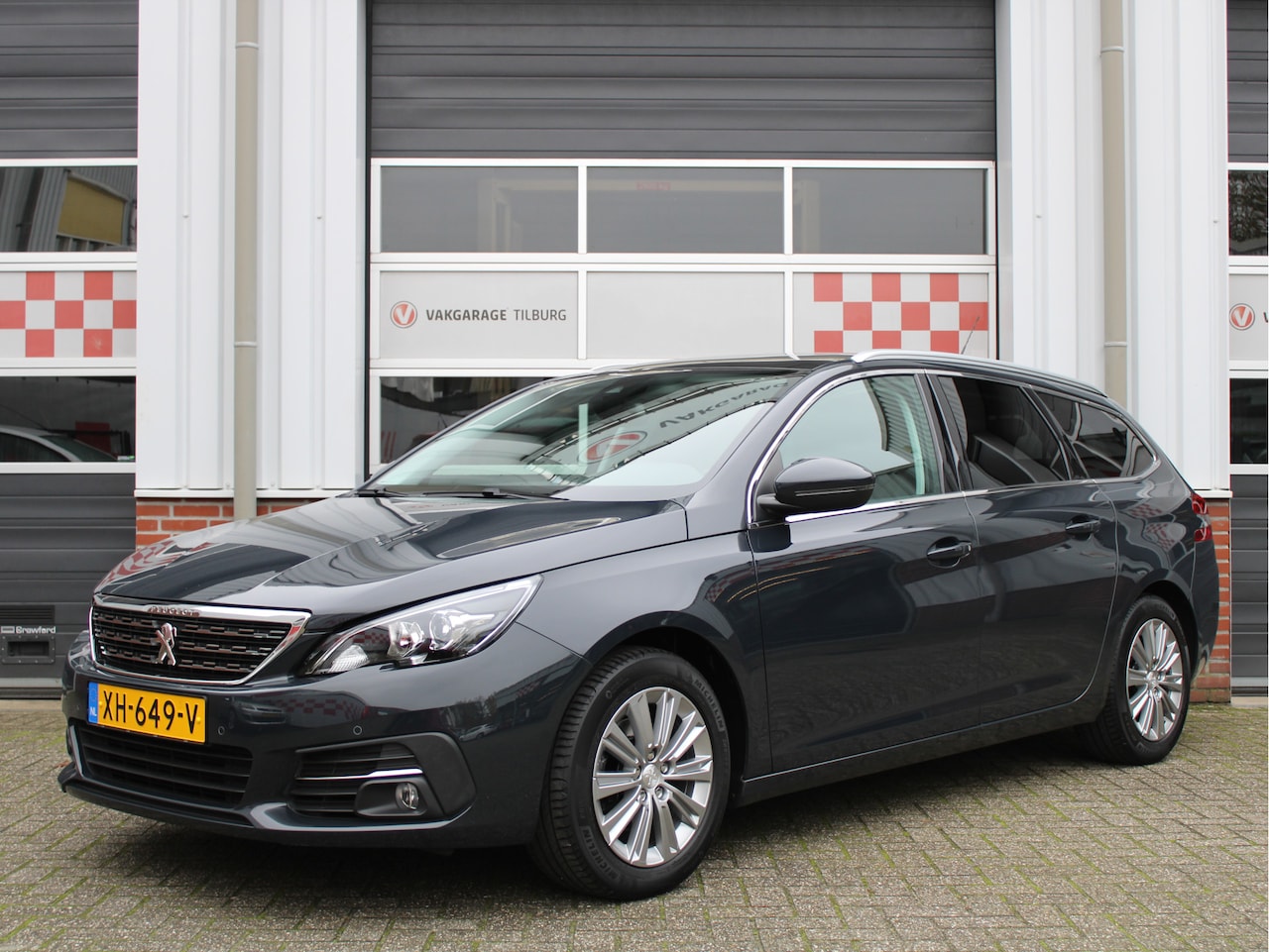 Peugeot 308 SW - 1.2 PureTech 131PK Automaat Blue Lease Premium /NAVI/Panoramadak/360° Camera/LED/PDC/DAB+/ - AutoWereld.nl