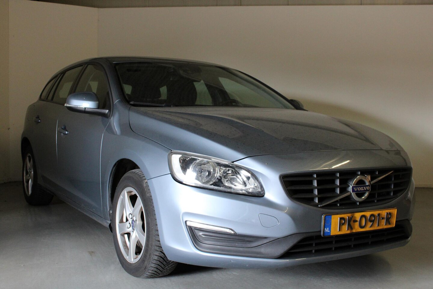 Volvo V60 - 1.5 T3 Polar Navi | LMV | Clima | Cruise | PDC | Bluetooth - AutoWereld.nl