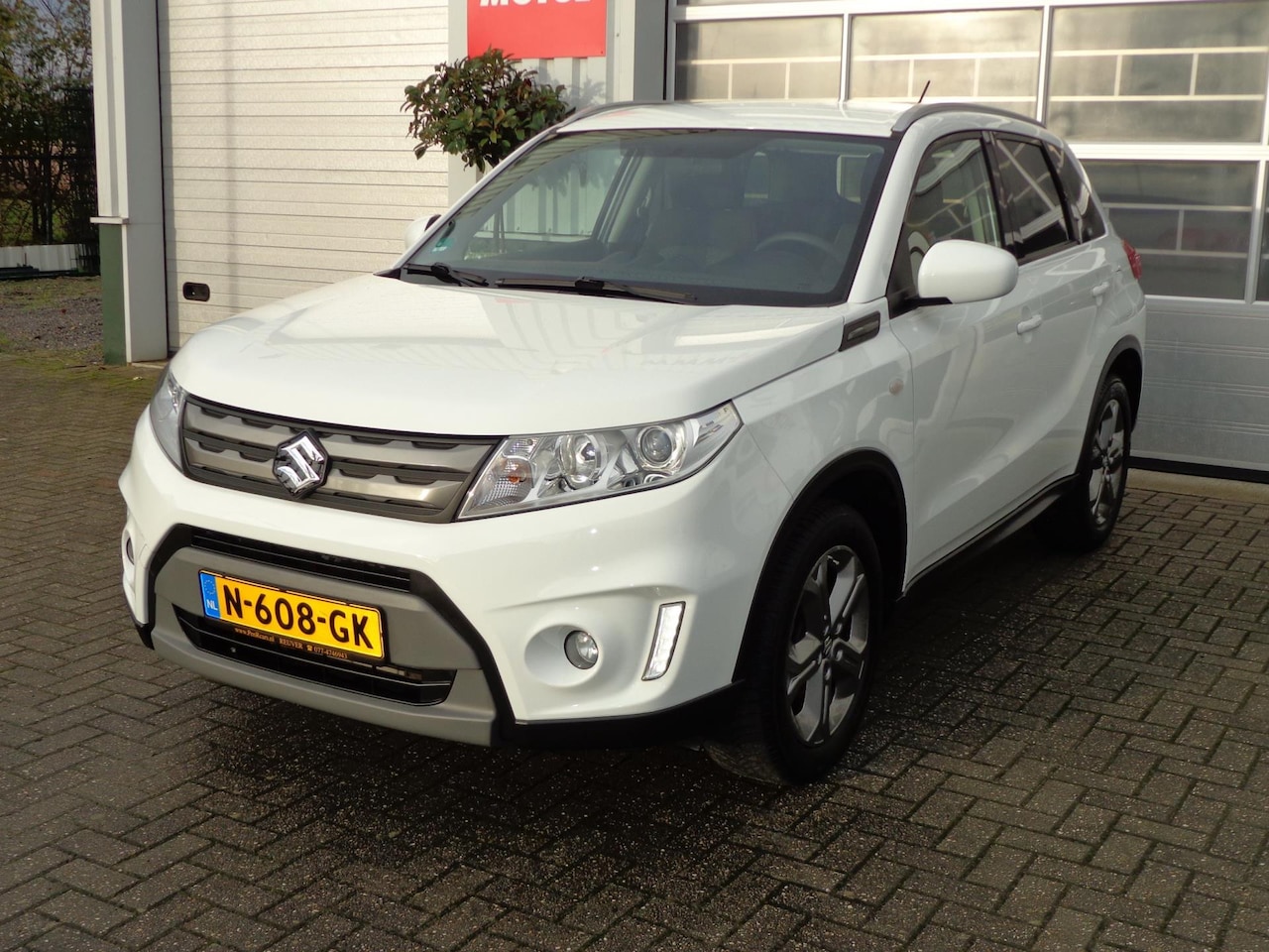 Suzuki Vitara - 1.6 Exclusive Navi,Camera, Trekhaak,etc,etc - AutoWereld.nl