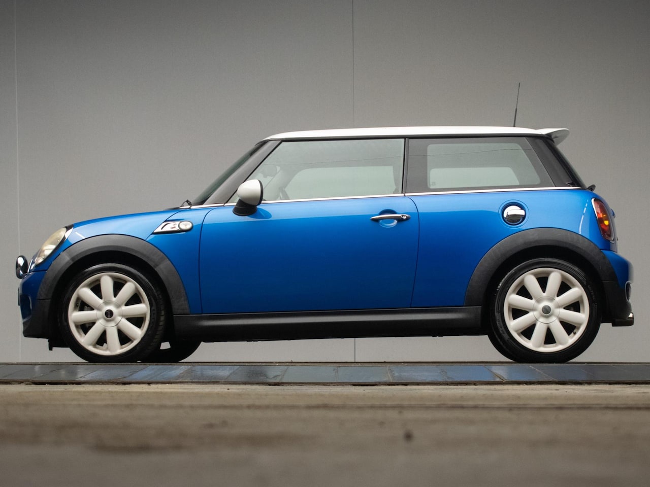 MINI Cooper S - Mini 1.6 Chili (LED,CRUISE,LEDER,STOELVERWARMING,SPORTSTOELEN,PDC,GETINT,NETTESTAAT) - AutoWereld.nl