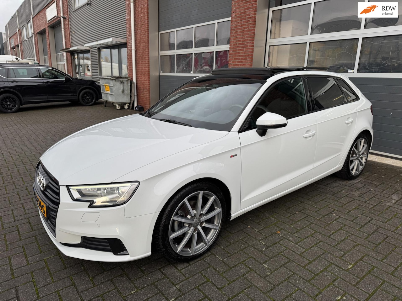 Audi A3 - 1.5 TFSI CoD S-Tronic S Line LED Pano Navi Camera - AutoWereld.nl