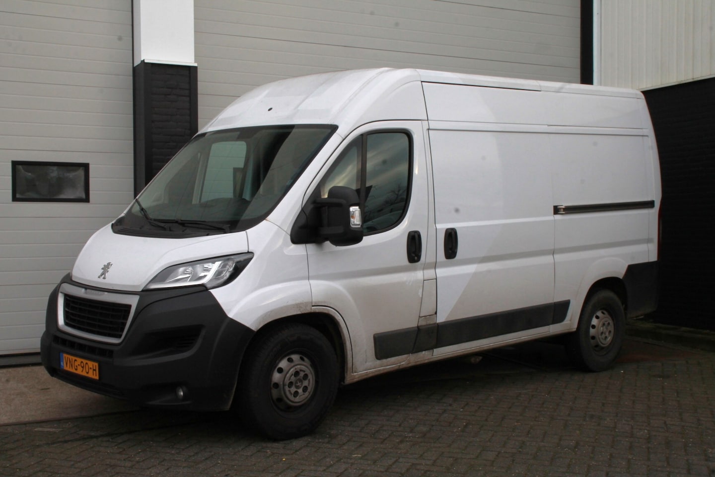 Peugeot Boxer - 2.2 BlueHDi 165PK L2H2 EURO 6 - Airco - Cruise - Navi - € 13.950,- Excl. - AutoWereld.nl