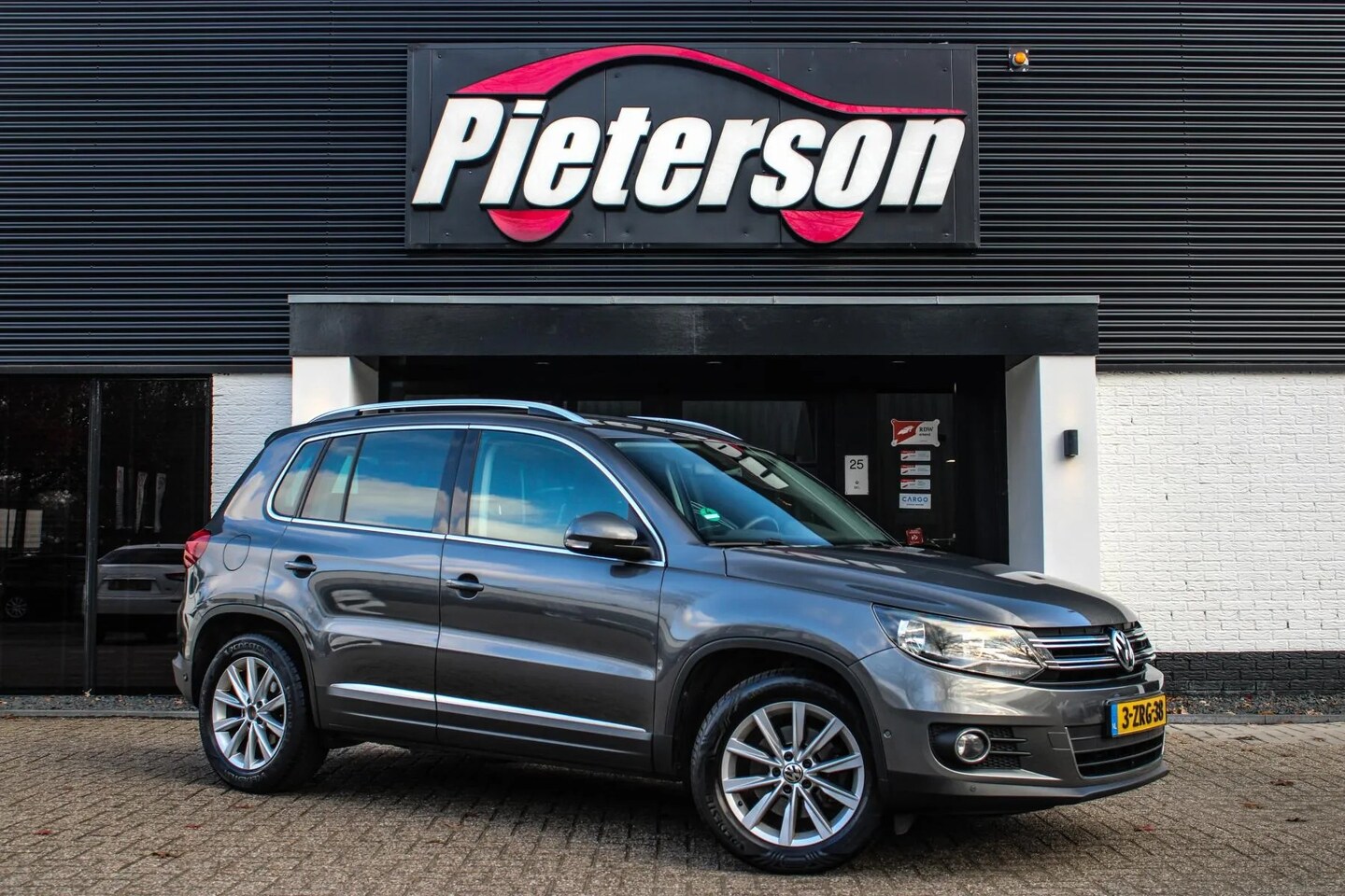 Volkswagen Tiguan - 1.4 TSI Sport&Style NAP DSG CLIMA PDC NAVI - AutoWereld.nl