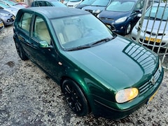 Volkswagen Golf - 1.6