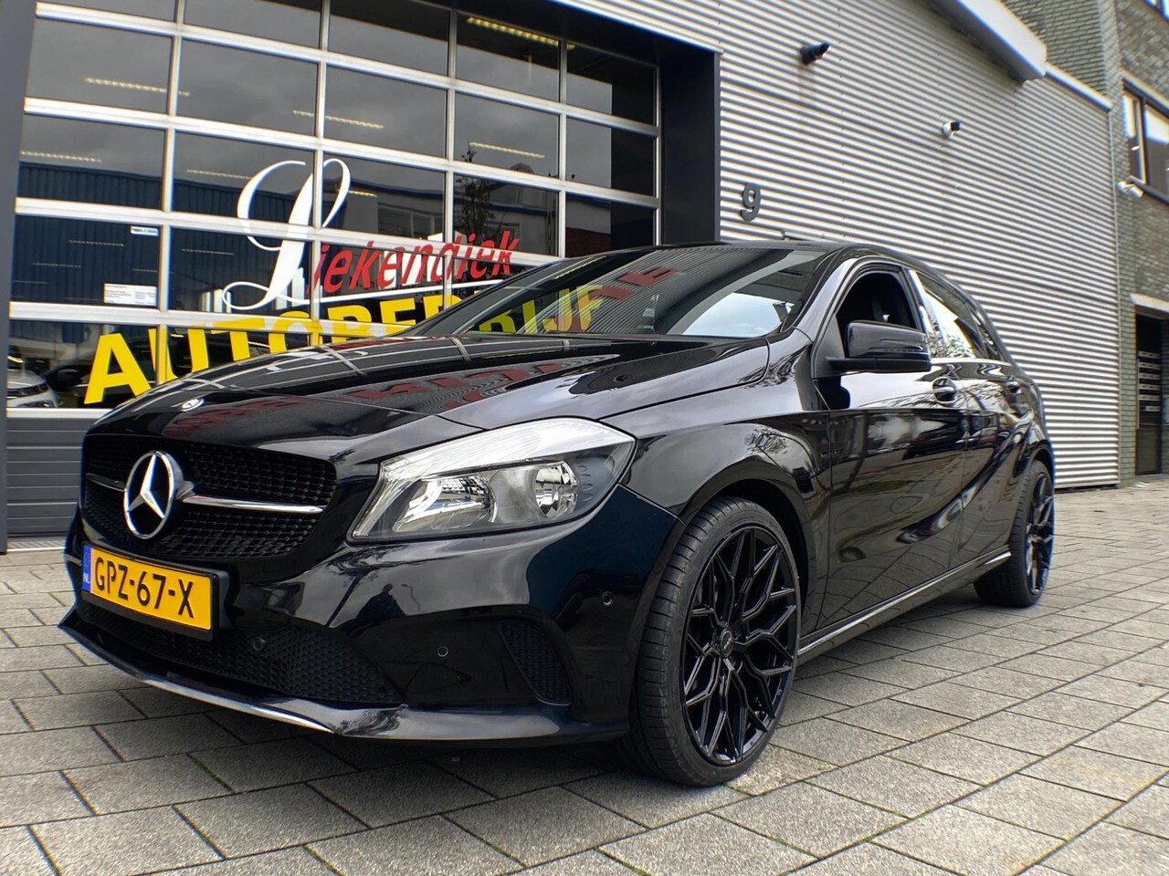 Mercedes-Benz A-klasse - 180 URBAN BlueEFFICIENCY I Navigatie I Airco I PDC I 1/2 Leer I 19 inch Sport velgen I Dea - AutoWereld.nl