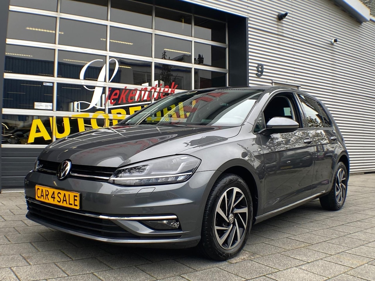 Volkswagen Golf - 1.0 TSI Comfortline Business - Navigatie I Airco I LED I PDC I Sport velgen I Dealer onder - AutoWereld.nl