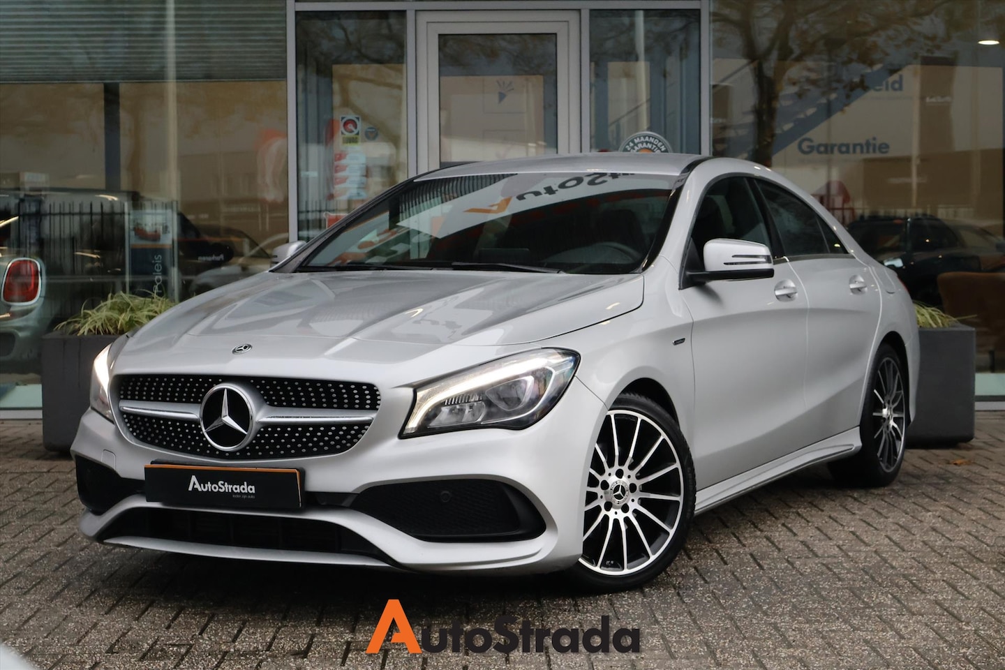 Mercedes-Benz CLA-Klasse - 180 I EDITION1 WHITE ART AMG-LINE I Kuipstoelen I Navi I LED I Dealer onderhouden - AutoWereld.nl