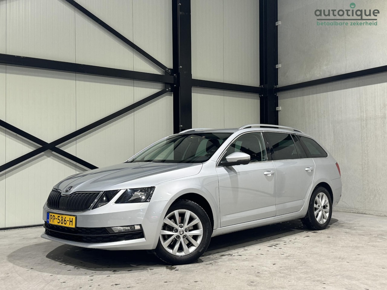 Skoda Octavia Combi - 1.0 TSI Greentech Ambition Business | navi | half-leder | trekhaak | - AutoWereld.nl