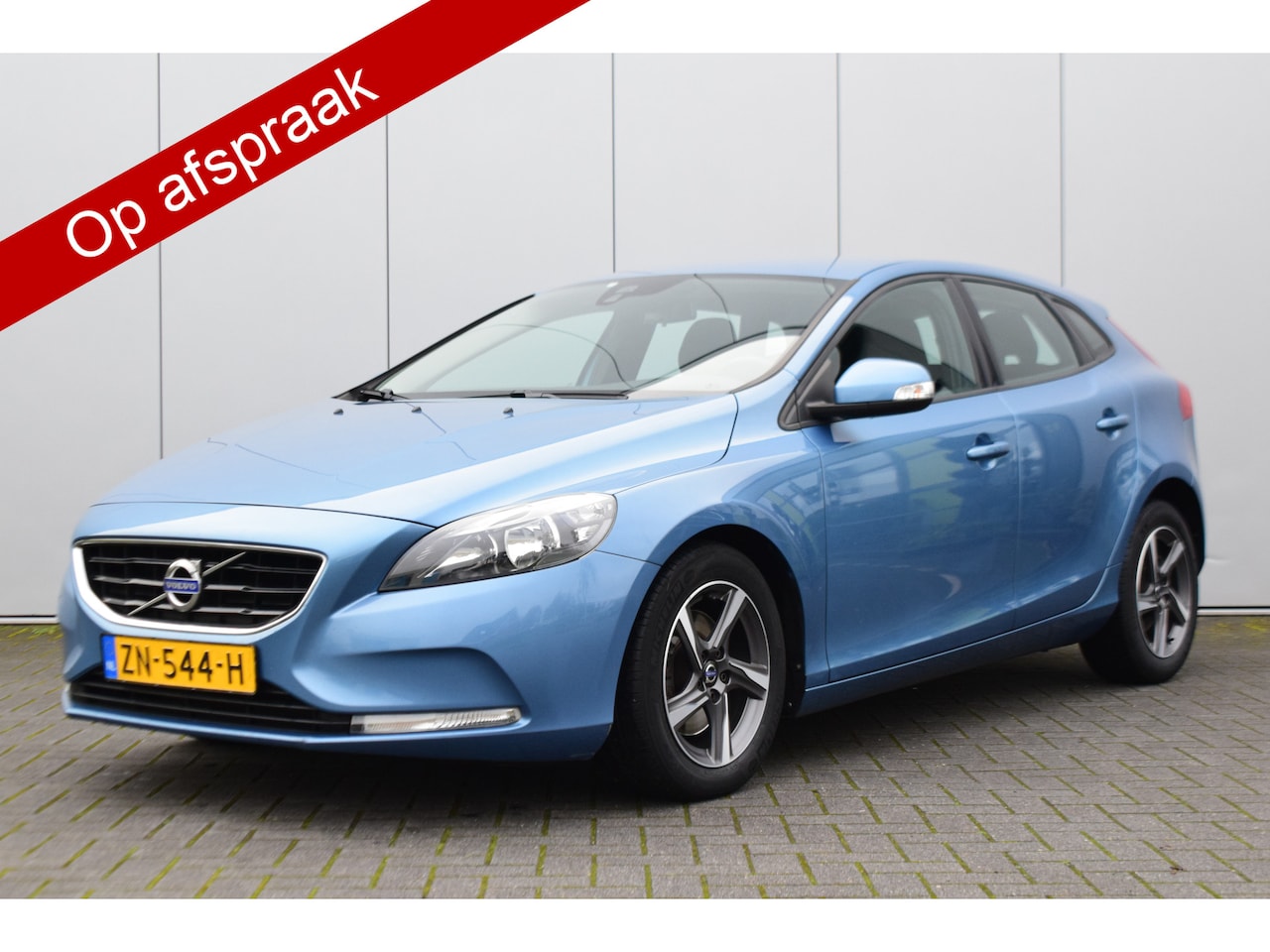 Volvo V40 - 1.6 D2 Automaat Momentum Navi Led Ecc Cruise Pdc Trekhaak - AutoWereld.nl