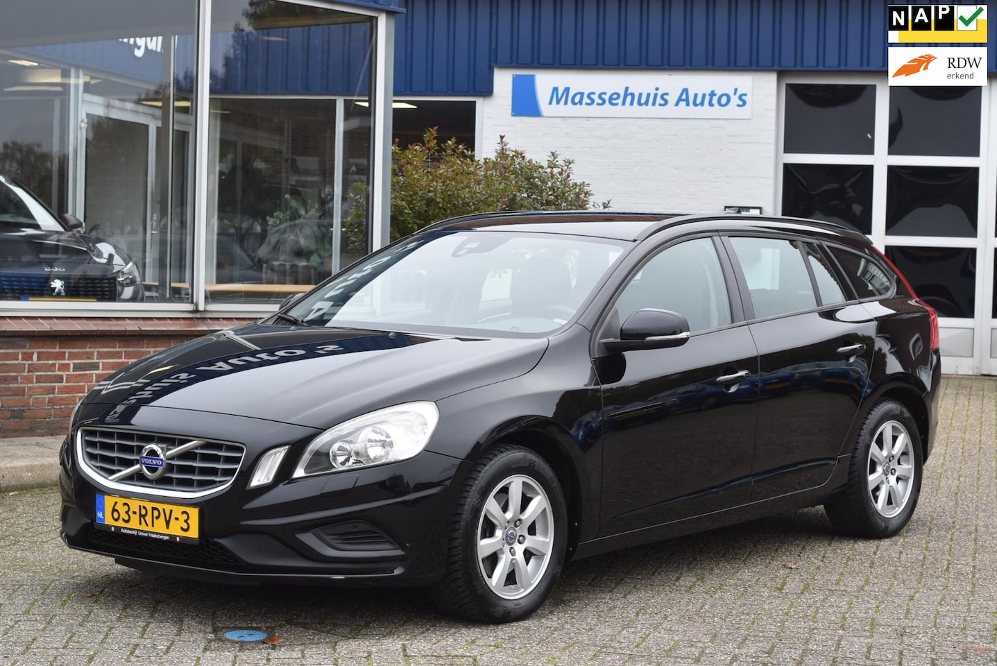 Volvo V60 - 1.6 T3 Kinetic 150pk Trekhaak 1600kg Navi Clima Cruise PDC All-season Nwe APK - AutoWereld.nl