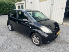 Daihatsu Sirion 2 - 1.3-16V Prestige NIEUWE-APK.AIRCO