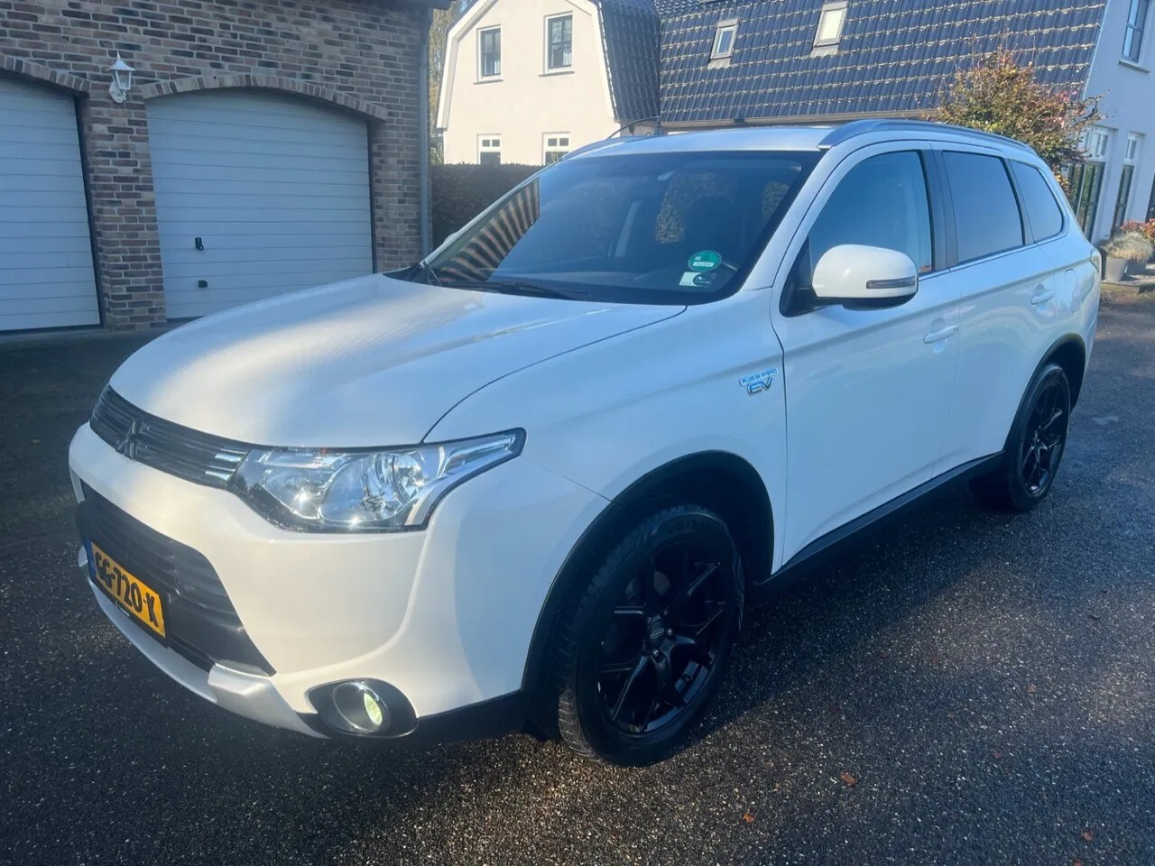 Mitsubishi Outlander - 2.0 PHEV Business Edition X-Line CAMERA.NAP! - AutoWereld.nl