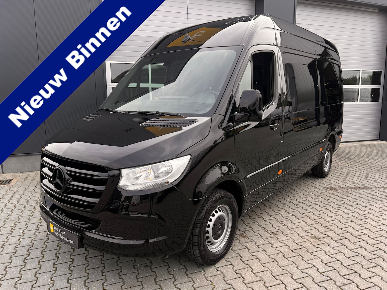 Mercedes-Benz Sprinter - 317 1.9 CDI L2H2 RWD BLACK EDITION VVB321 - AutoWereld.nl