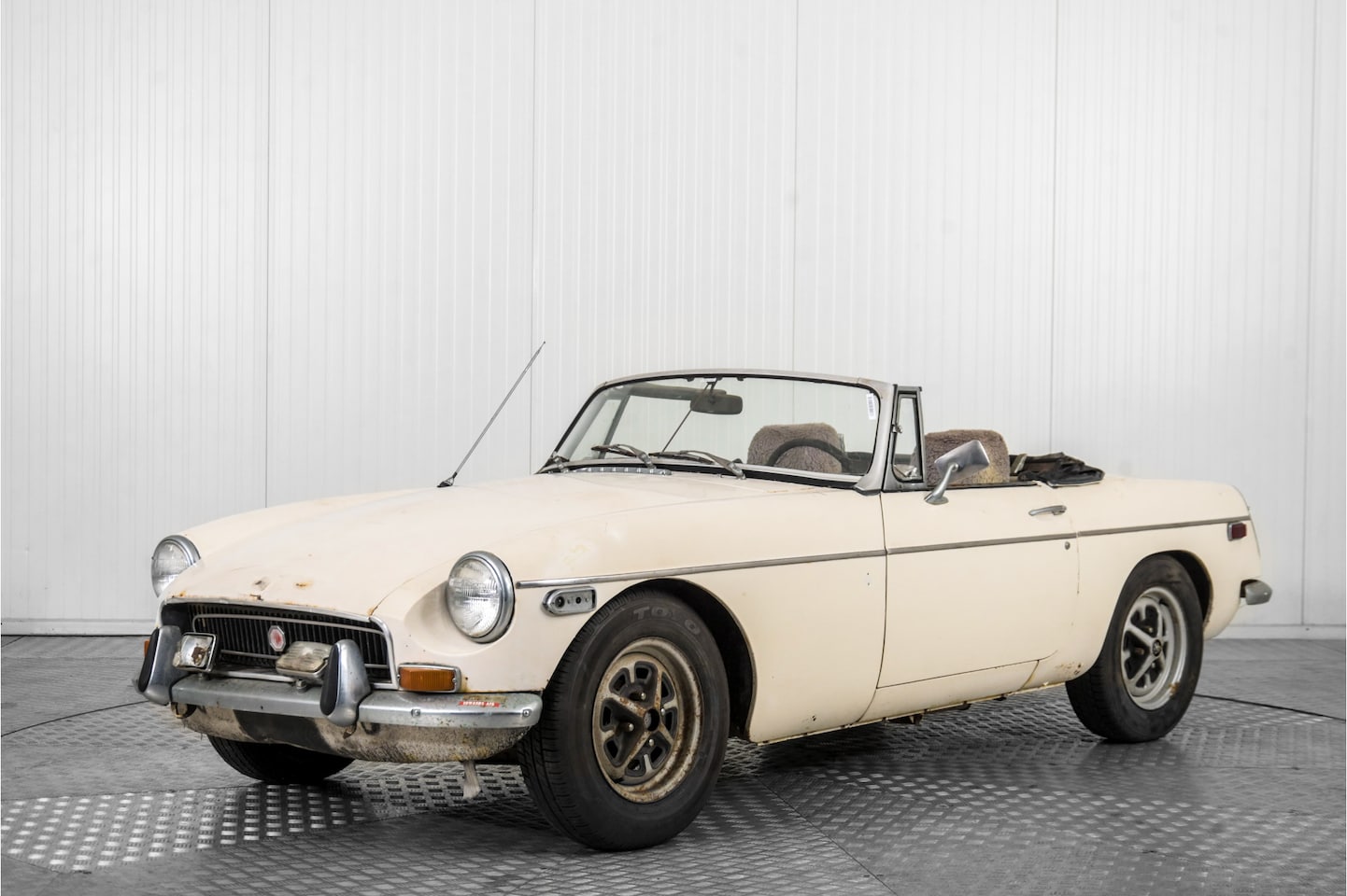 MG B type - . - AutoWereld.nl