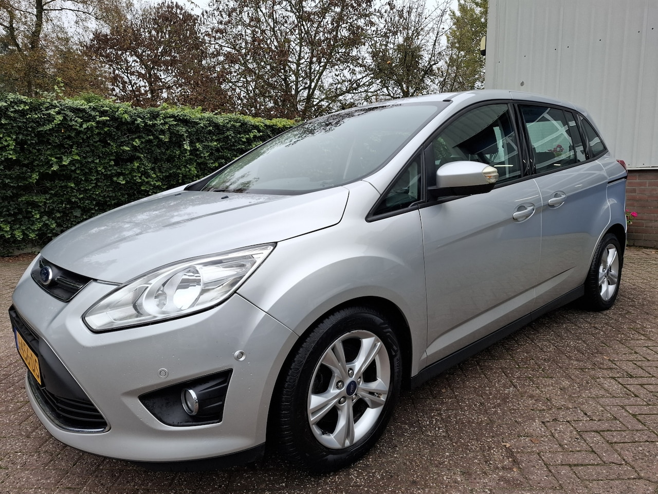 Ford Grand C-Max - 1.0 Titanium AIRCO/PDC/STOELVERWARMING/TREKHAAK 125PK - AutoWereld.nl