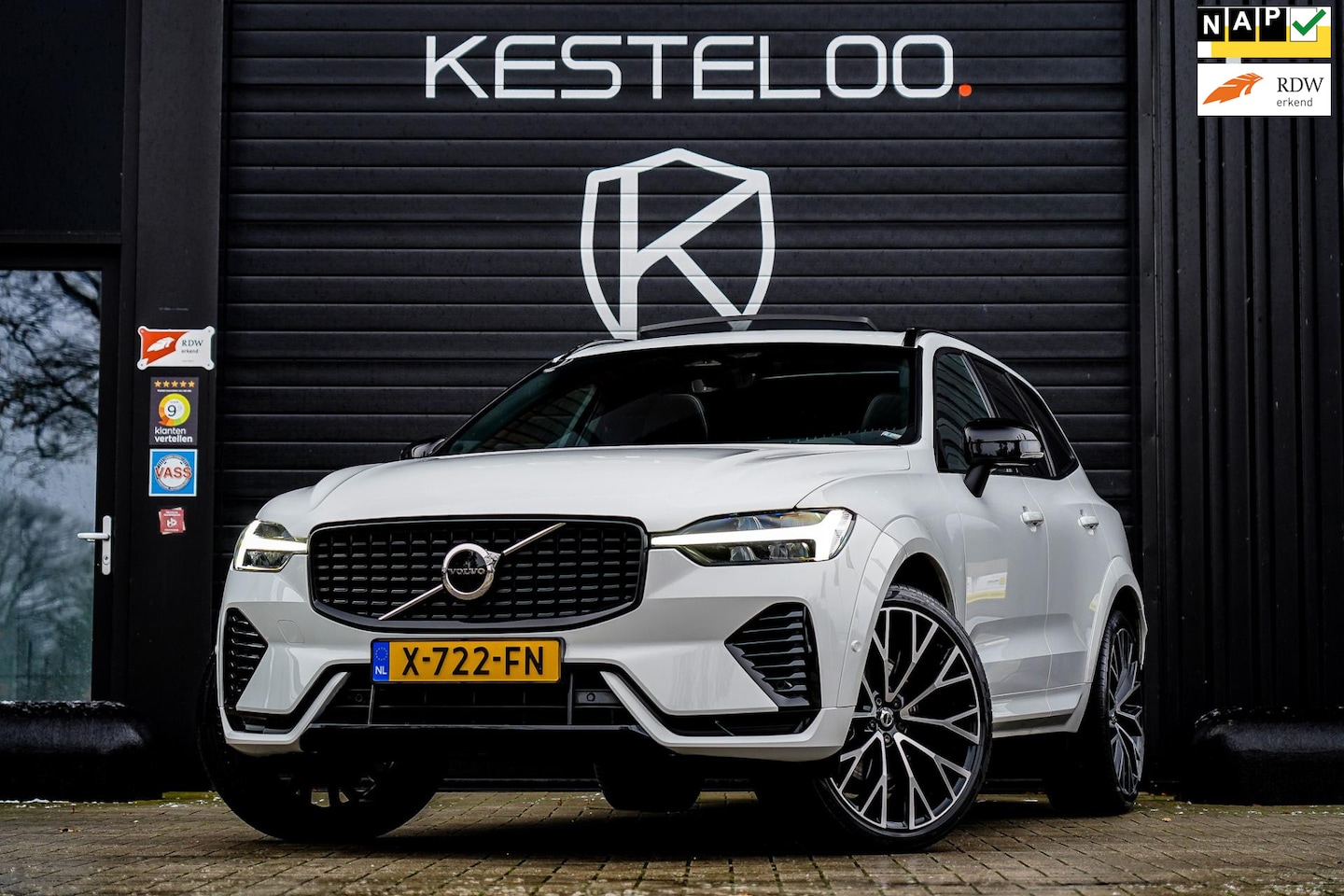 Volvo XC60 - 2.0 B4 MHEV R-DESIGN TREKHAAK/PANO/22"/ACC/CAMERA/BLIS/FULL - AutoWereld.nl