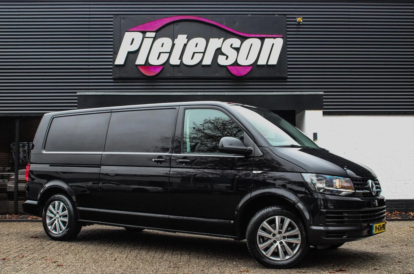 Volkswagen Transporter - 2.0 TDI L2H1 BTW TREKHAAK DSG - AutoWereld.nl