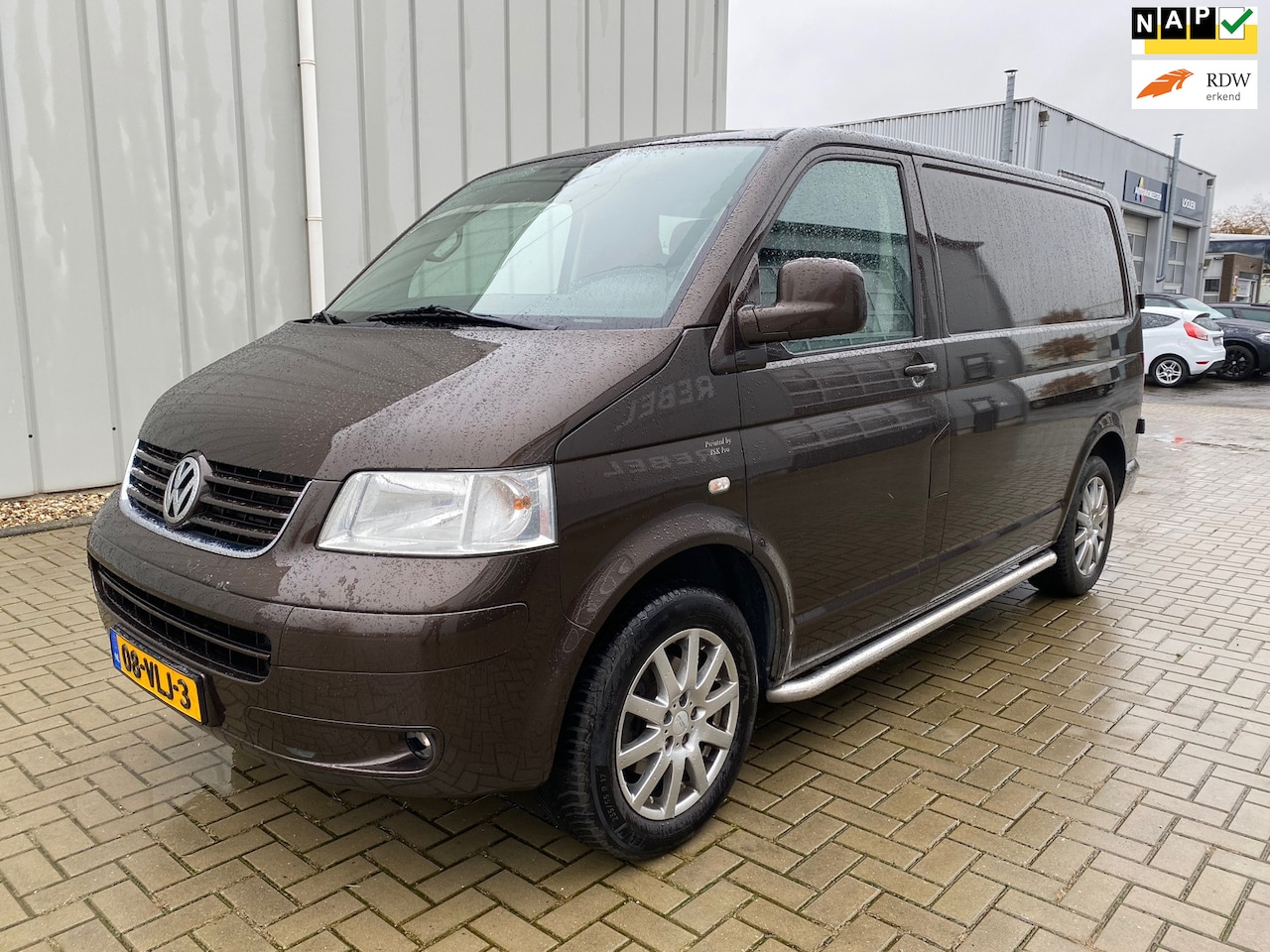 Volkswagen Transporter - 2.5 TDI 300 MHD Automaat / Airco / Trekhaak / Sidebars / Cruise - AutoWereld.nl