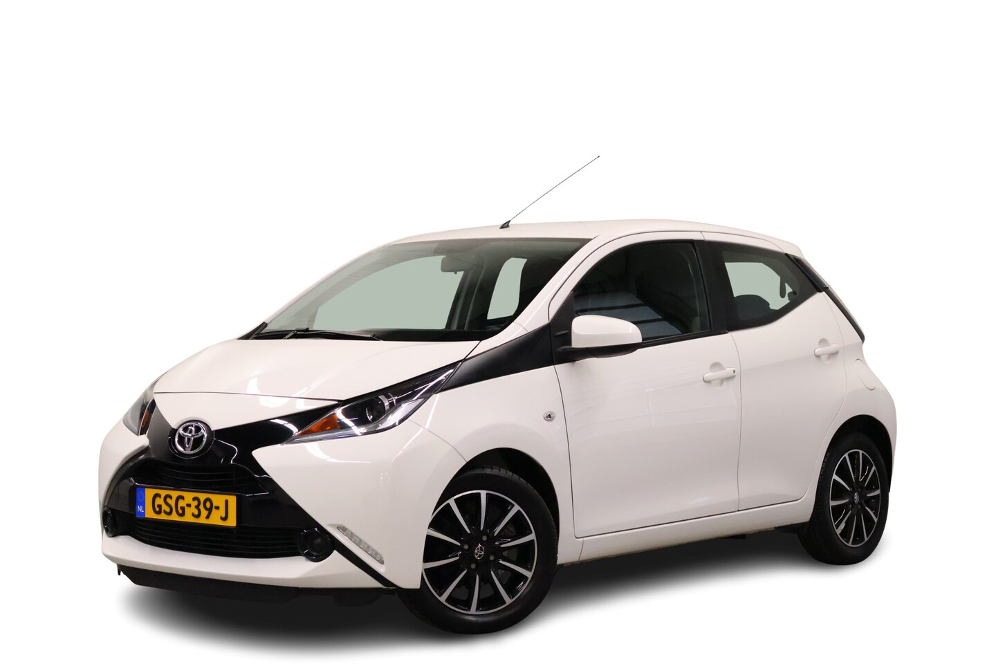 Toyota Aygo - 1.0 VVT-i x-play x-shift - AutoWereld.nl