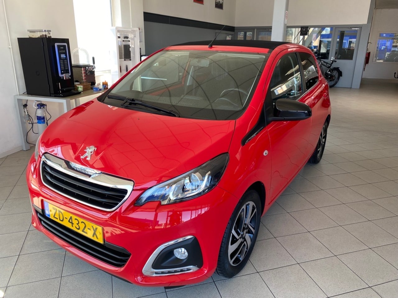 Peugeot 108 - 1.0 72pk 5D TOP! Allure RIJKLAAR - AutoWereld.nl