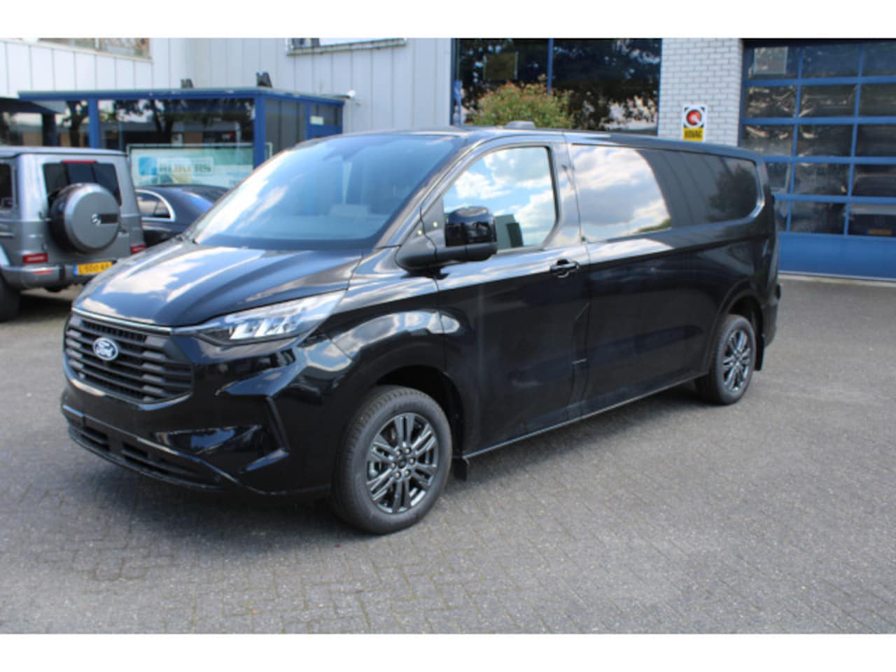 Ford Transit Custom - 300L 2.0 TDCI L2H1 Limited Driver assist pack 5, ACC, Dodehoek, Inklapbare trekhaak - AutoWereld.nl