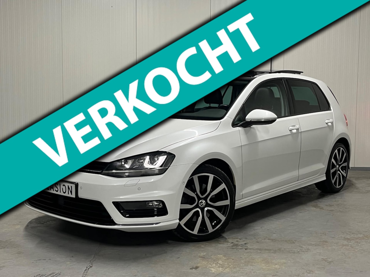 Volkswagen Golf - 1.4 TSI R-Line Pano Navi Xenon Cam Lane Dynaudio Trekhaak Vol - AutoWereld.nl