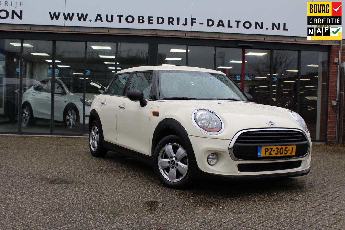 MINI One - Mini 1.2 102 PK Business 5 DEURS / NAVIGATIE - AutoWereld.nl