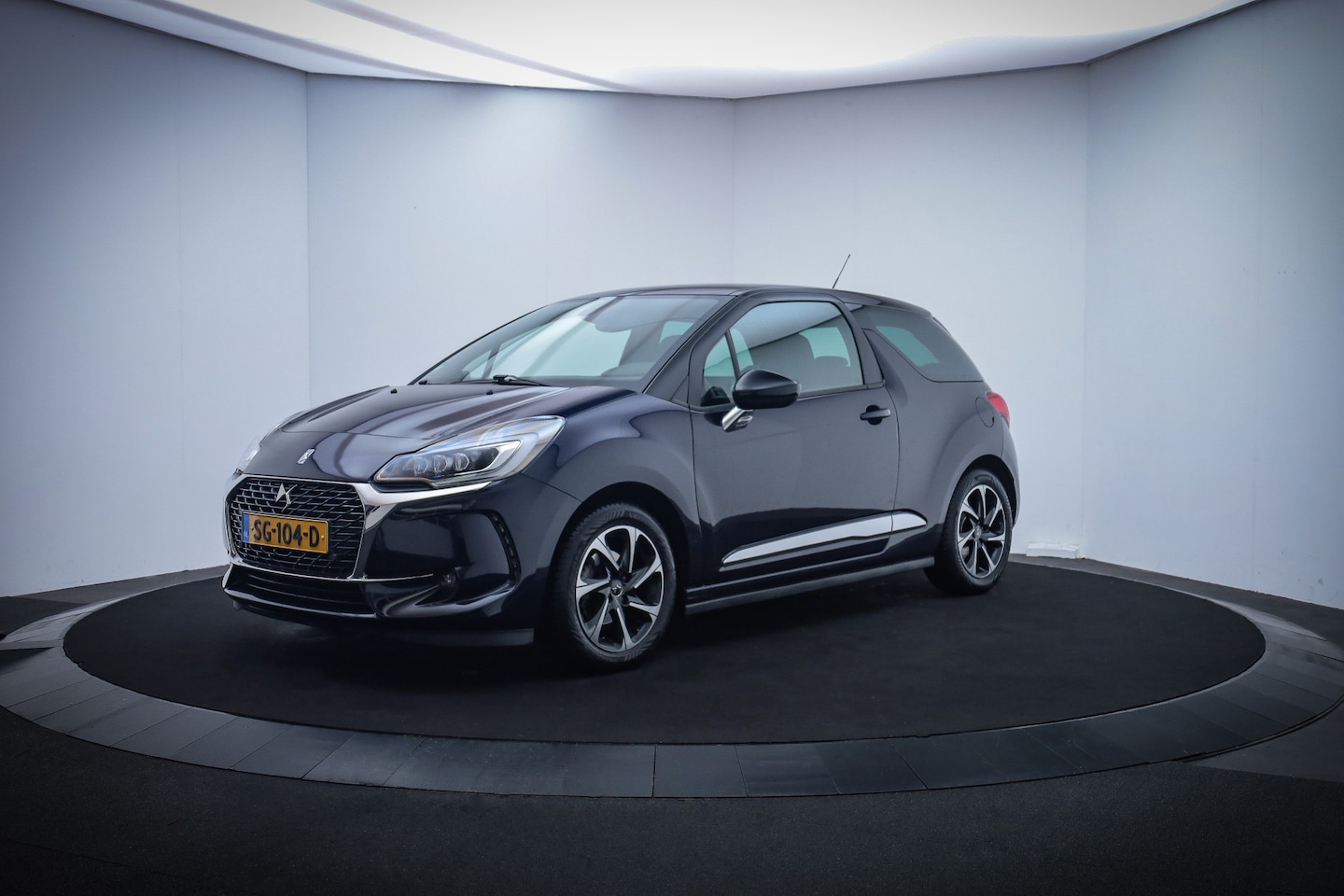 DS 3 - 1.2T Aut. So Chic FULL LED/CLIMA/CRUISE/BLUETOOTH/PDC V+A/LMV 16''/TREKHAAK - AutoWereld.nl