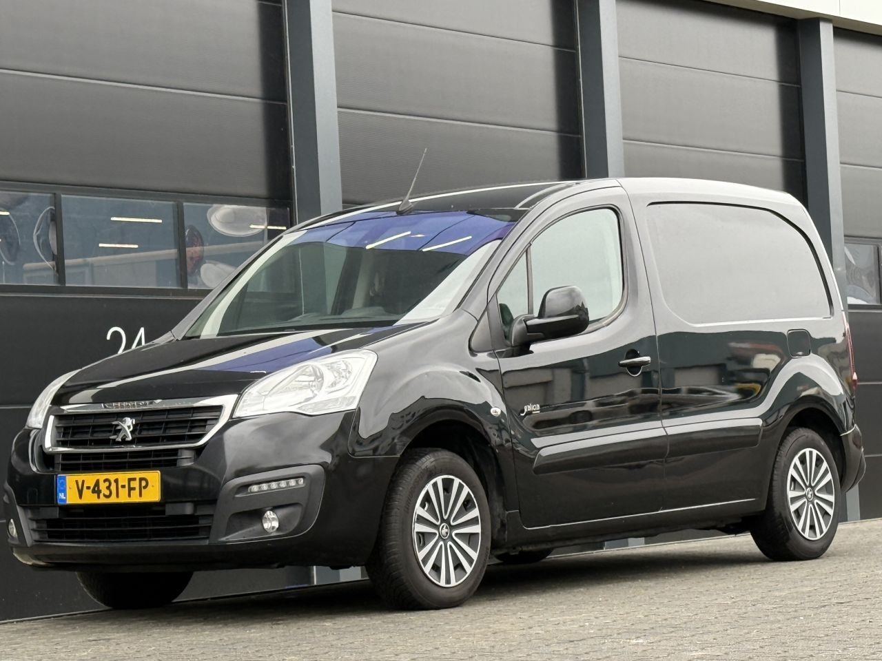 Peugeot Partner - 1.6 BlueHDI Navi EURO-6 - AutoWereld.nl