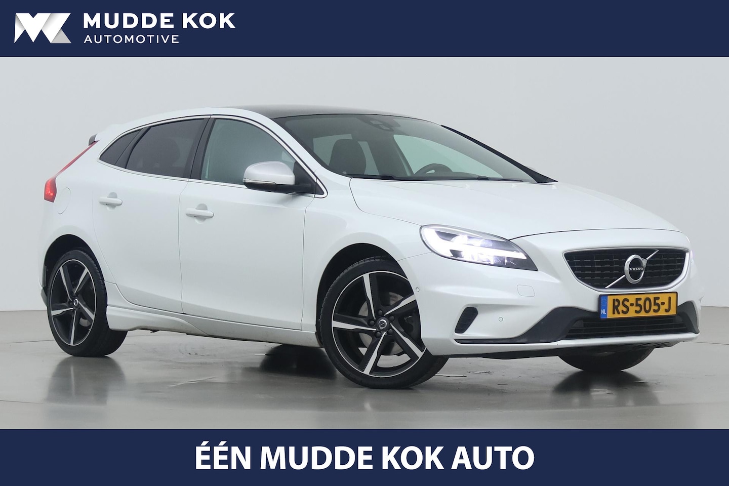 Volvo V40 - 2.0 T4 Business Sport | Panoramadak | Trekhaak | Leder | 18 Inch | Stoelverwarming - AutoWereld.nl