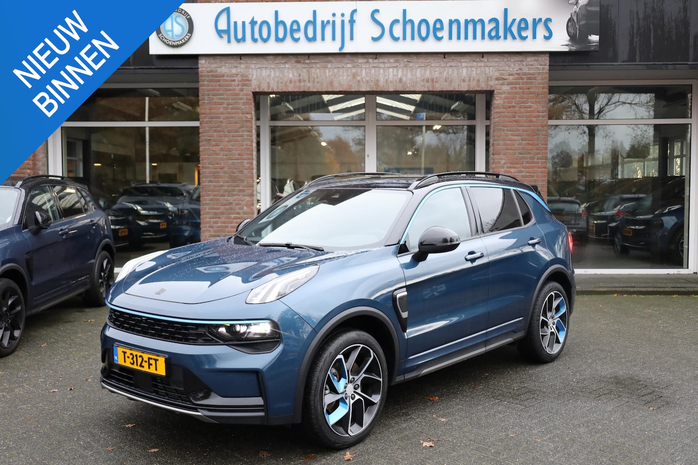 Lynk & Co 01 - 1.5 261PK! 6.6Kwh+MY2023 ZWARTE-HEMEL 360-CAMERA PANO/SCHUIF INFINITY DAB NAVI CARPLAY STO - AutoWereld.nl