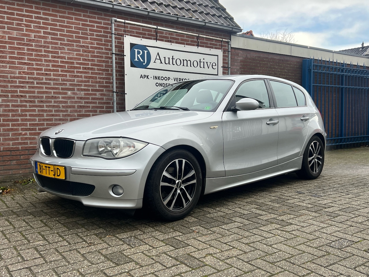 BMW 1-serie - 116i Business Line APK/NAP/CLIMA - AutoWereld.nl