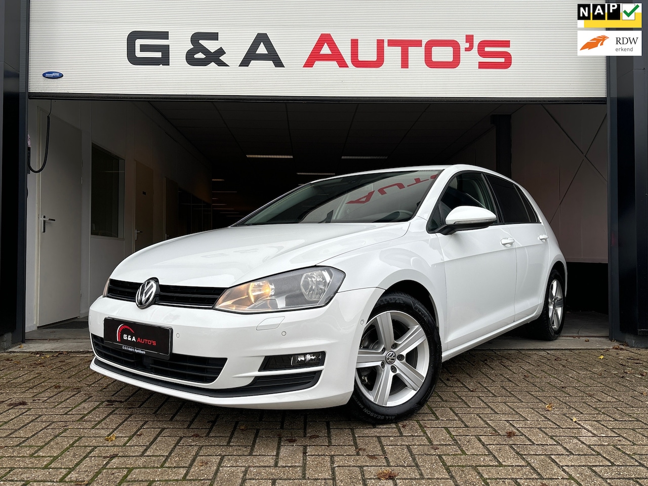 Volkswagen Golf - 1.2 TSI Highline / CRUISE CTRL / NAVI / PDC / STOELVERW - AutoWereld.nl