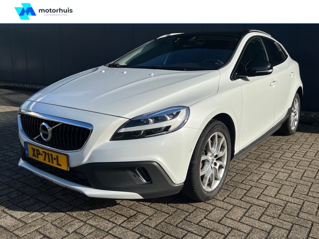 Volvo V40 Cross Country - 1.5 T3 152PK Geartronic Polar+ Luxury - AutoWereld.nl