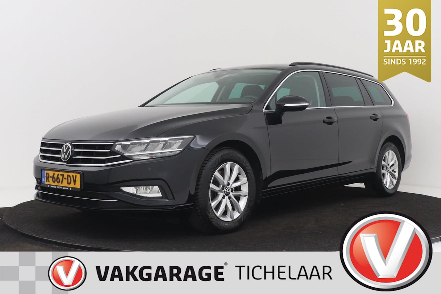 Volkswagen Passat Variant - 1.5 TSI Business | Uitklap Trekhaak | 3-Zone Clima | Keyless Start | CarPlay | Navigatie | - AutoWereld.nl