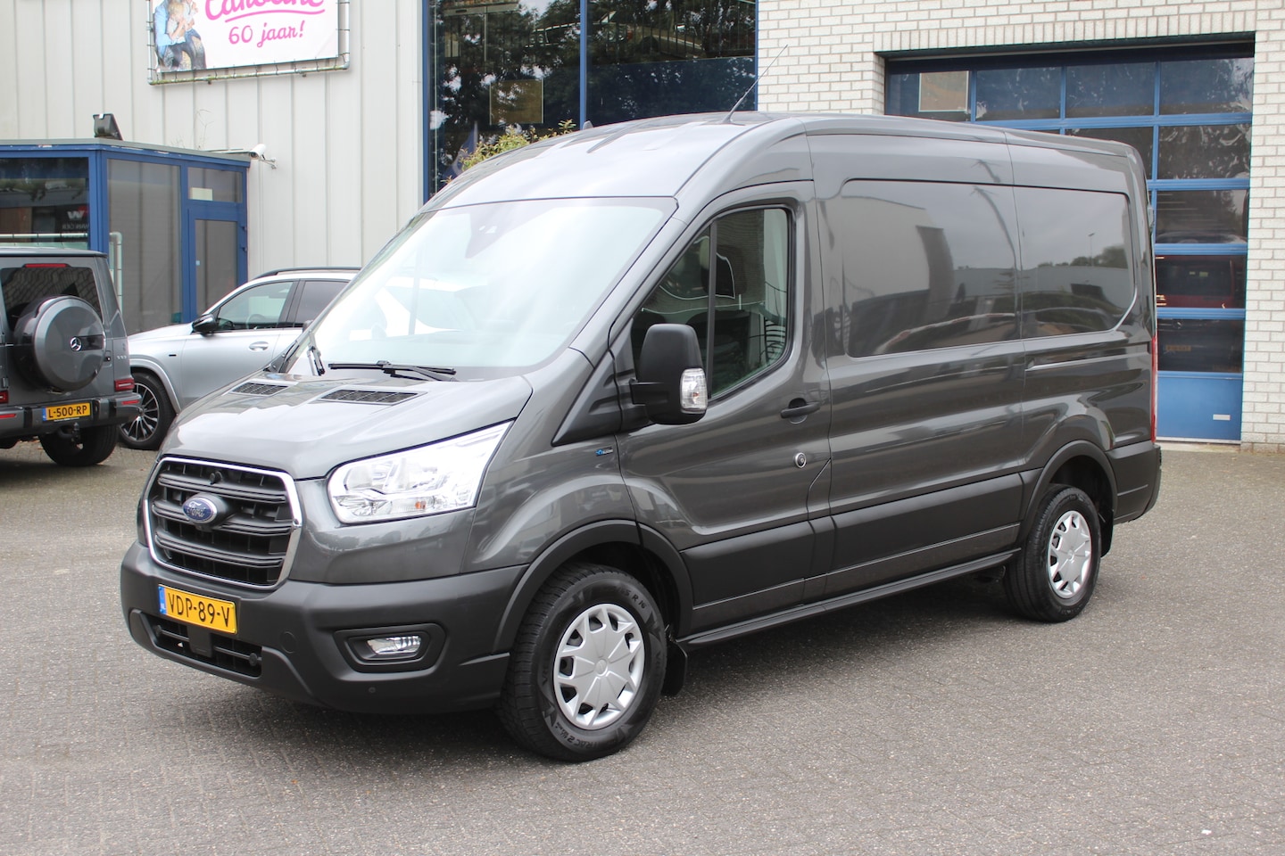 Ford Transit - 330M 2.0 TDCI L2H2 Trend Navigatie met camera, Dodehoek assist, Adaptive cruise control - AutoWereld.nl