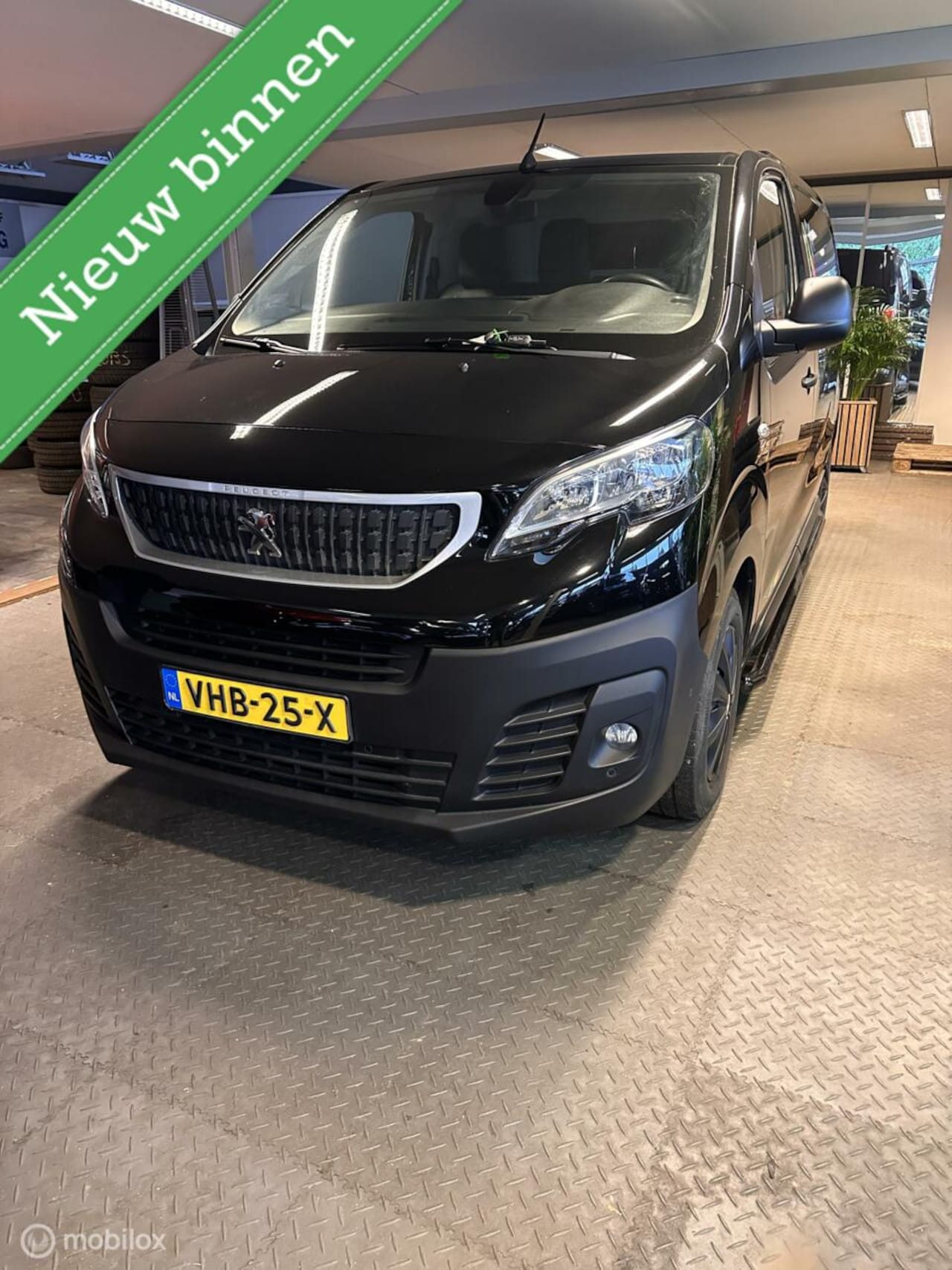 Peugeot Expert - Bestel 2.0 BlueHDI 120 Standard Premium - AutoWereld.nl