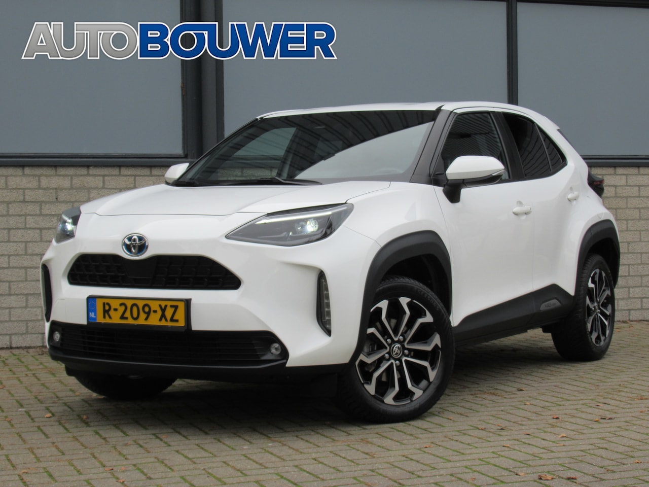 Toyota Yaris Cross - 1.5 Hybrid First Edition 2e eigen | 17"inch LM | Navi | Camera | LED kopl - AutoWereld.nl