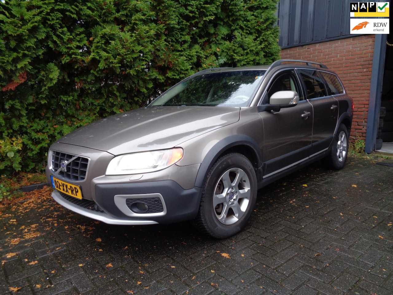 Volvo XC70 - 2.4 D5 Summum 2.4 D5 Summum,Navi,Leder,Xenon,PDC - AutoWereld.nl