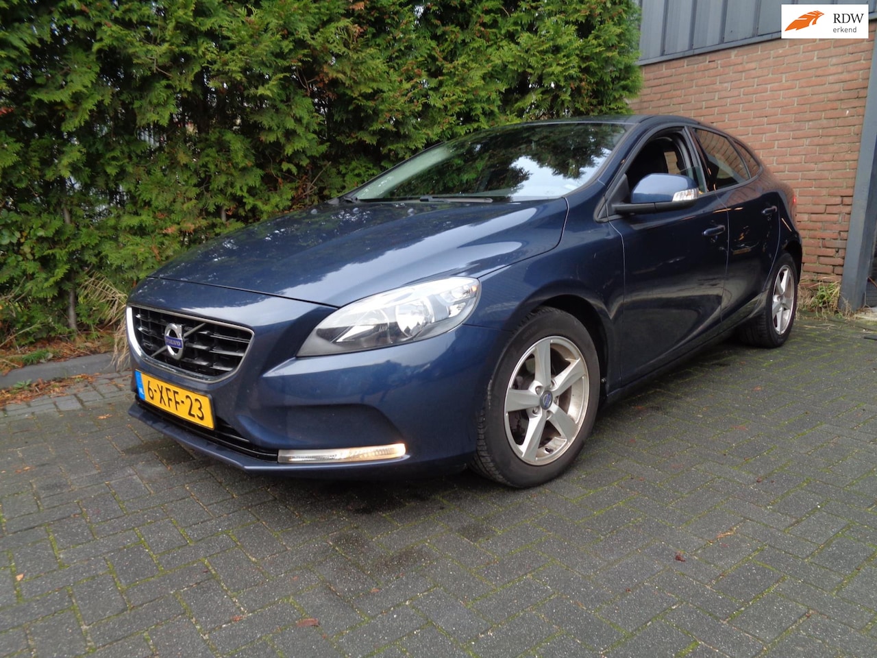 Volvo V40 - 1.6 D2 R-Design 1.6 D2 R-Design,Navi,Clima,PDC,Cruise control - AutoWereld.nl