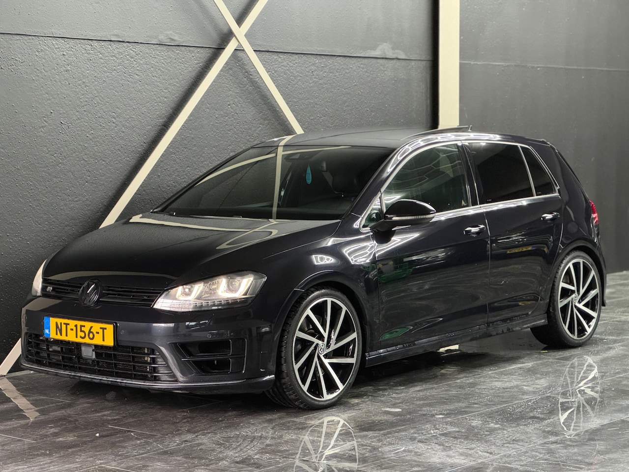 Volkswagen Golf - 2.0 TSI R 4Motion|Pano|Volledig onderhoud! - AutoWereld.nl