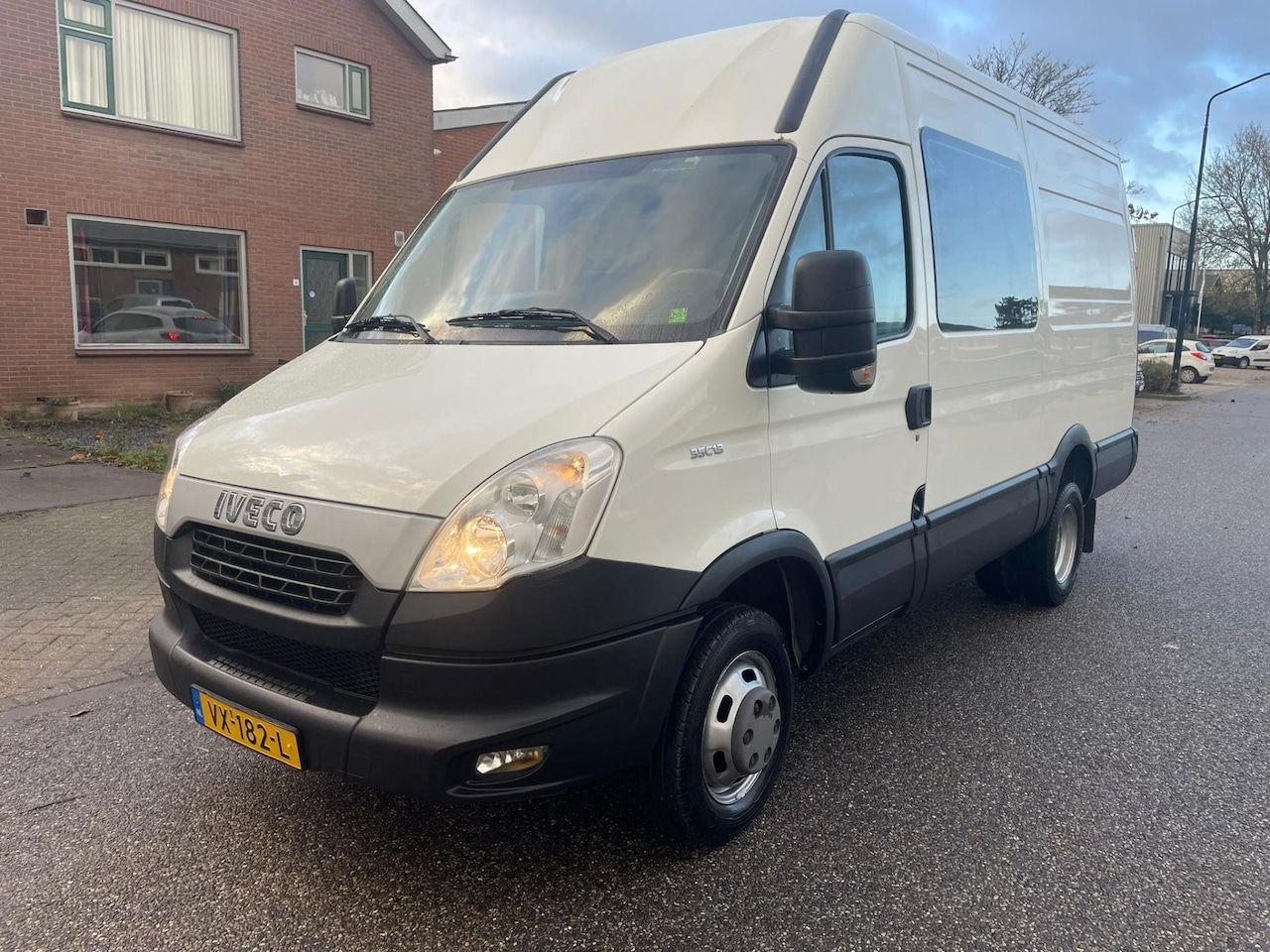 Iveco Daily - 35 S 13V 330 H2 35S13V 330 H2 - AutoWereld.nl