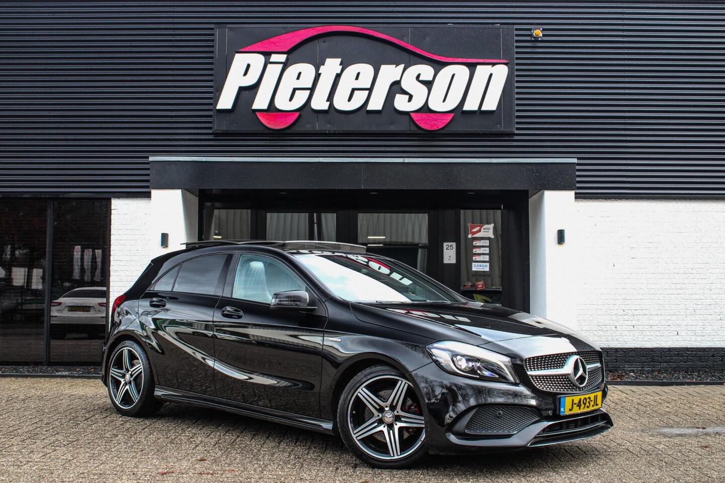 Mercedes-Benz A-klasse - 250 AMG PANO FACELIFT XENON CLIMA VOL! - AutoWereld.nl