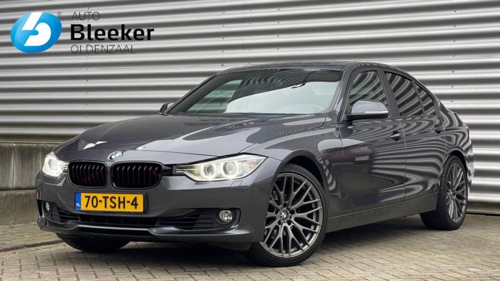 BMW 3-serie - 320I Upgrade Edition Automaat Airco Leder Trekhaak Opendak - AutoWereld.nl